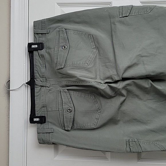 Gloria Vanderbilt All Around Slimmering Effect Skimmer Shorts - Picture 7 of 12